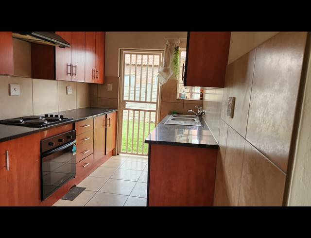 3 BEDROOM TOWNHOUSE FOR SALE IN WATERVAL EAST